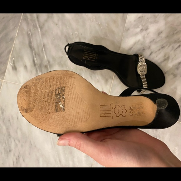 Gorgeous Buckle Singbacks - Picture 7 of 9